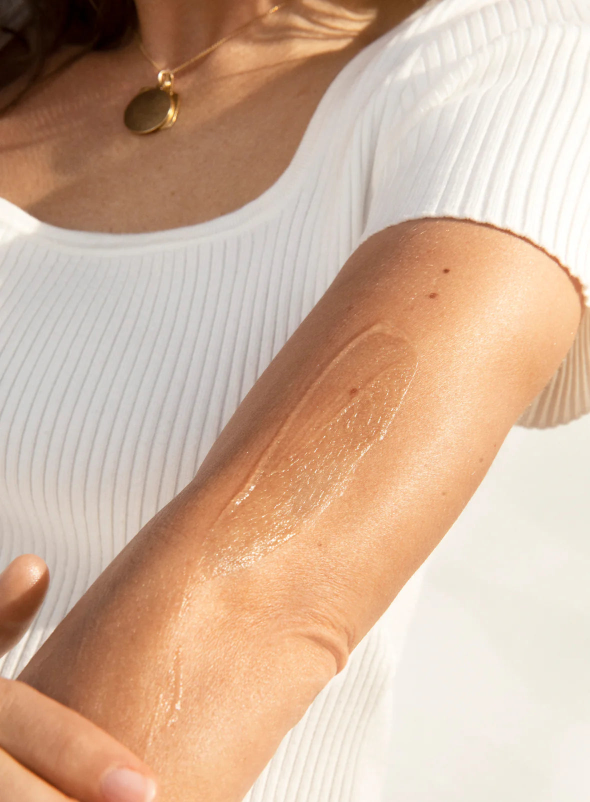 3dafea054e2d90574c093e5996f04bd7_70d1ee30-e7fa-4456-b269-24ba3094bc1f.jpg supergoop Unseen Sunscreen Body SPF 40 - Image 2