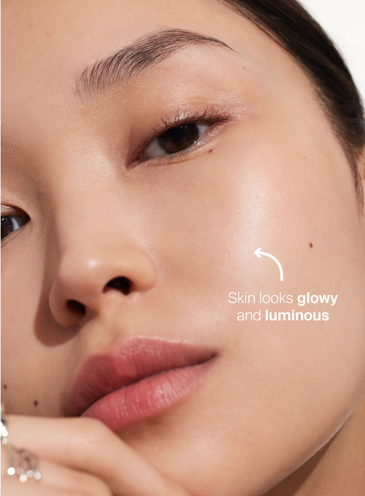70a8266d08b7869be5a75f35f96591dd_088c1362-0d0e-4f78-b7ba-4c44b41116fa.jpg supergoop Glowscreen SPF 40 - Image 11