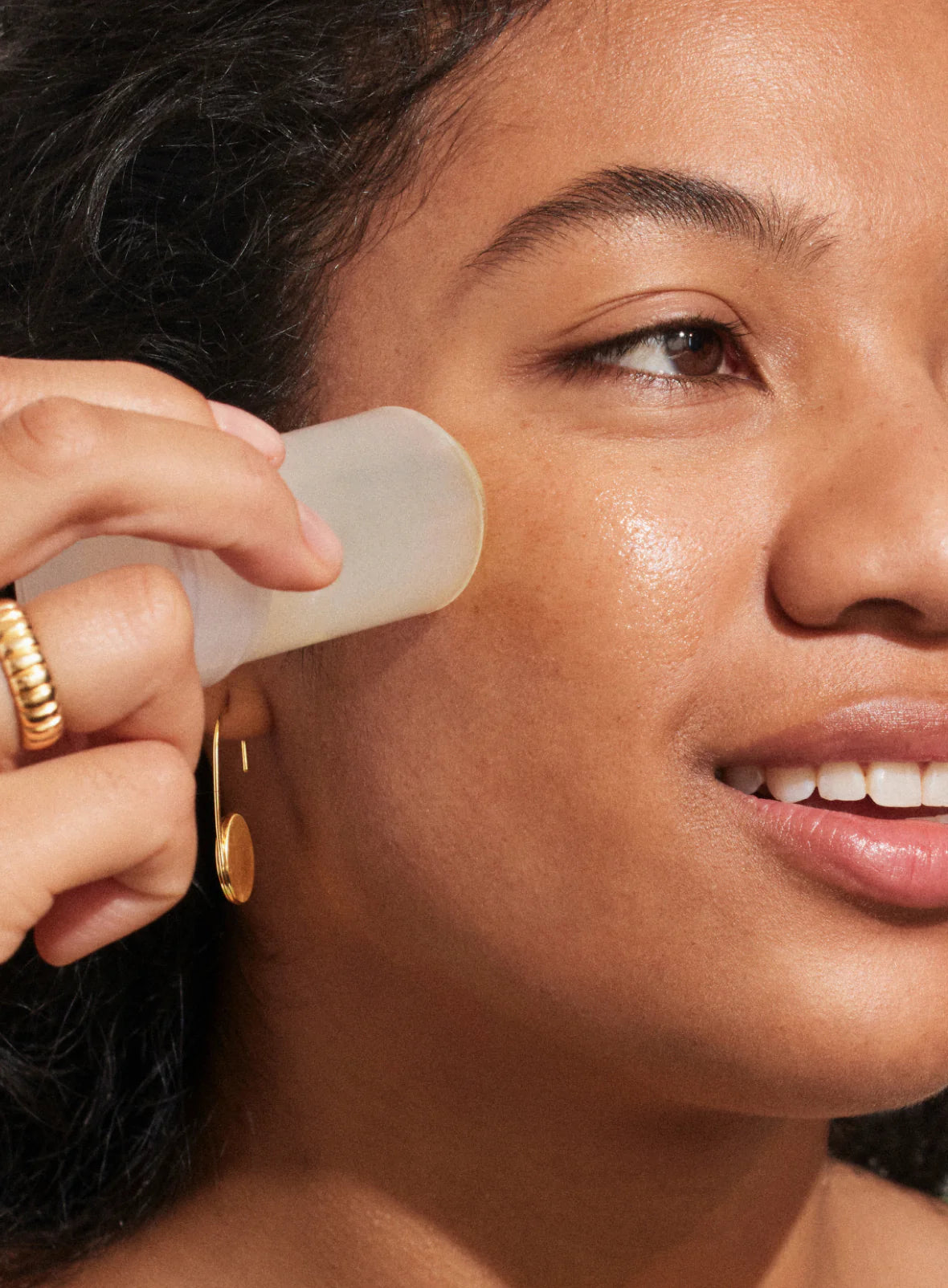 ca760cb841e237fa221e0f96a62e8875_0c313c88-86ac-4482-bb97-8120d3616afe.jpg supergoop Destination Glow SPF Kit - Image 4